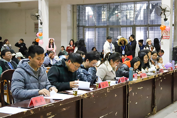 f644ea247dd84ec489461d48b706f593.png 嘉宾席1.png