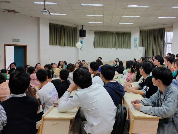 f918c6286c594102846b835ac489c032.jpg 气球.jpg